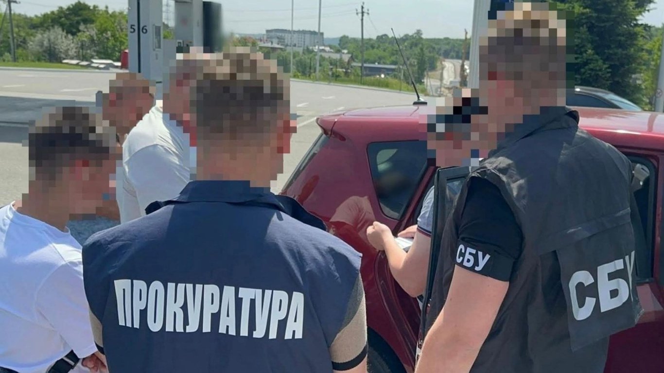 Grozi mu więzienie za zorganizowanie nielegalnego wyjazdu. 71-latek wziął 15 tysięcy dolarów