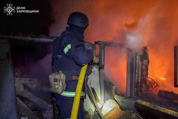 Россия атаковала Харьковщину дронами в новогоднюю ночь: масштабные пожары в жилых домах