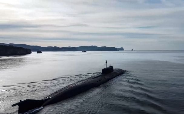 The British fleet tracked a Russian submarine in the English Channel for three days