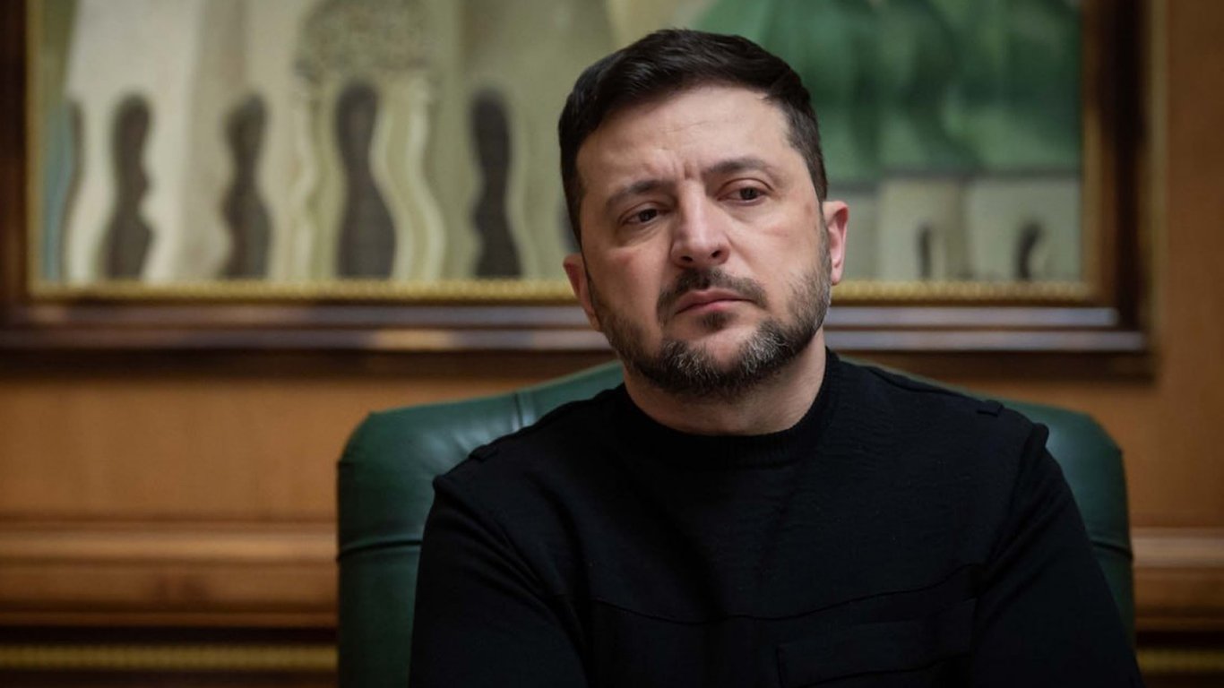 Зеленський слухає доповідь про енергосистему