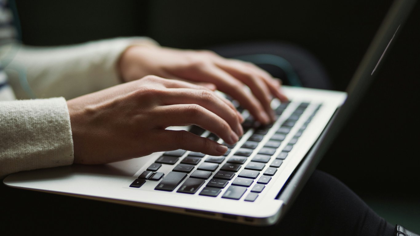 How Long Should a Laptop Last? The Ideal Replacement Cycle is 2 to 5 Years