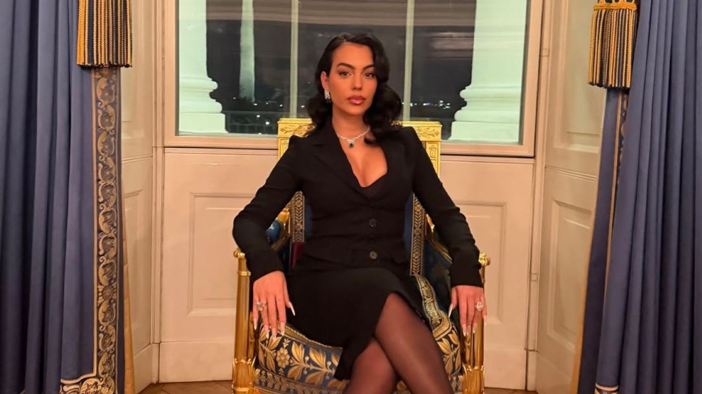 Elegancja na pokładzie: nowe zdjęcie Georginy Rodriguez z prywatnego odrzutowca