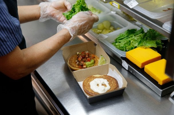 Fast food zmienia mózg na poziomie molekularnym: co dzieje się z genami