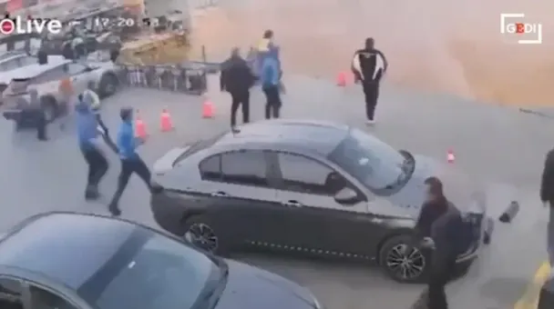 В Каире образовалась гигантская воронка: под землю провалились заправка и магазины
