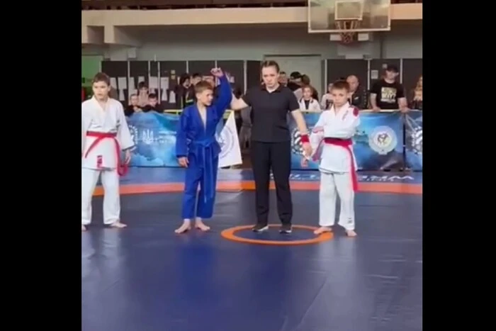 Ein junger Sportler beeindruckte mit einem edlen Akt bei der Meisterschaft der Ukraine im Grappling (Video)