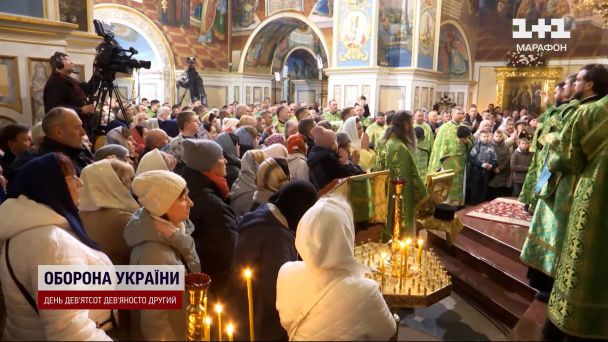 Священник пояснив, чи можна жінкам заходити до церкви без хустки