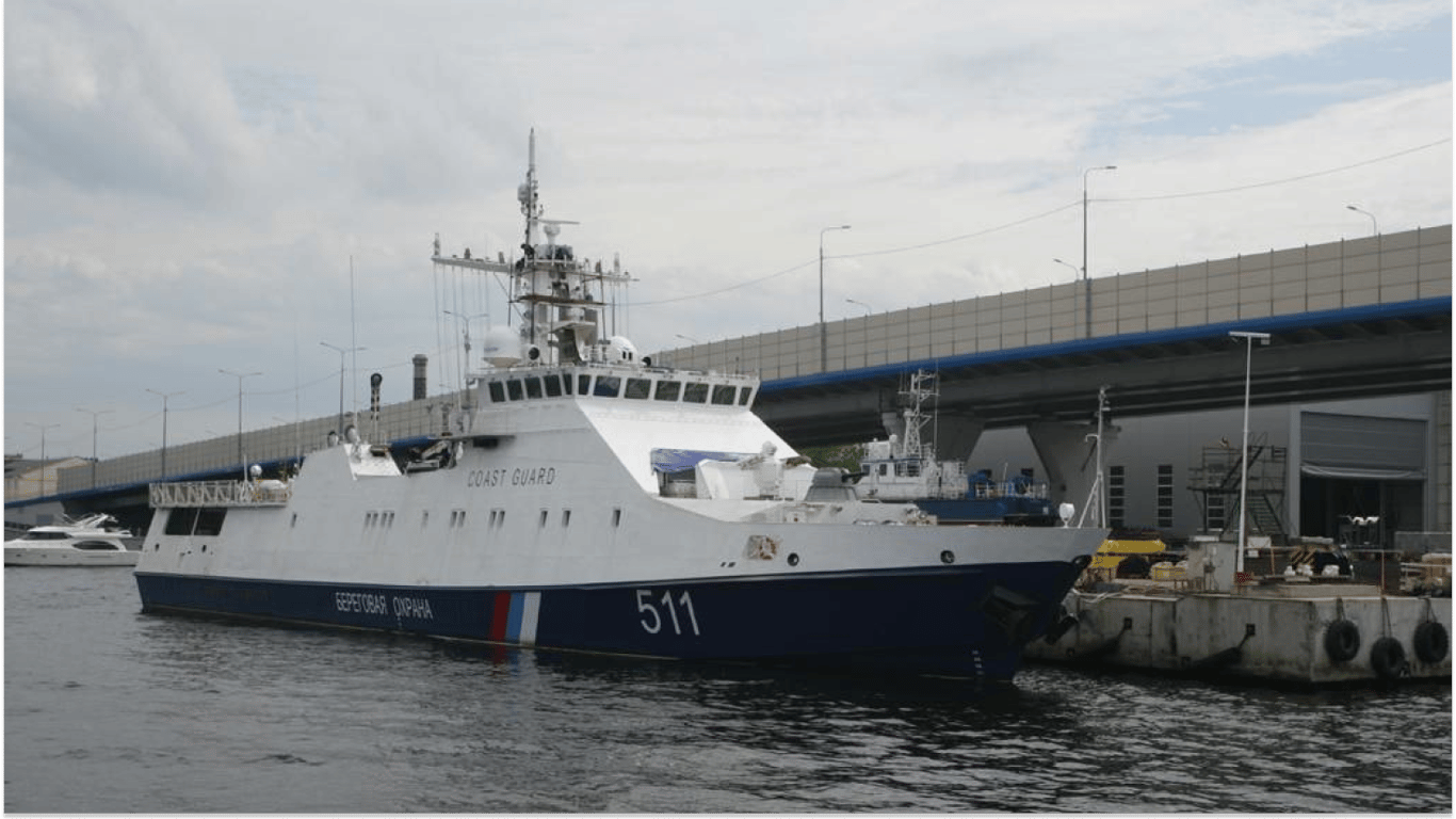 Російські кораблі біля Кримського мосту