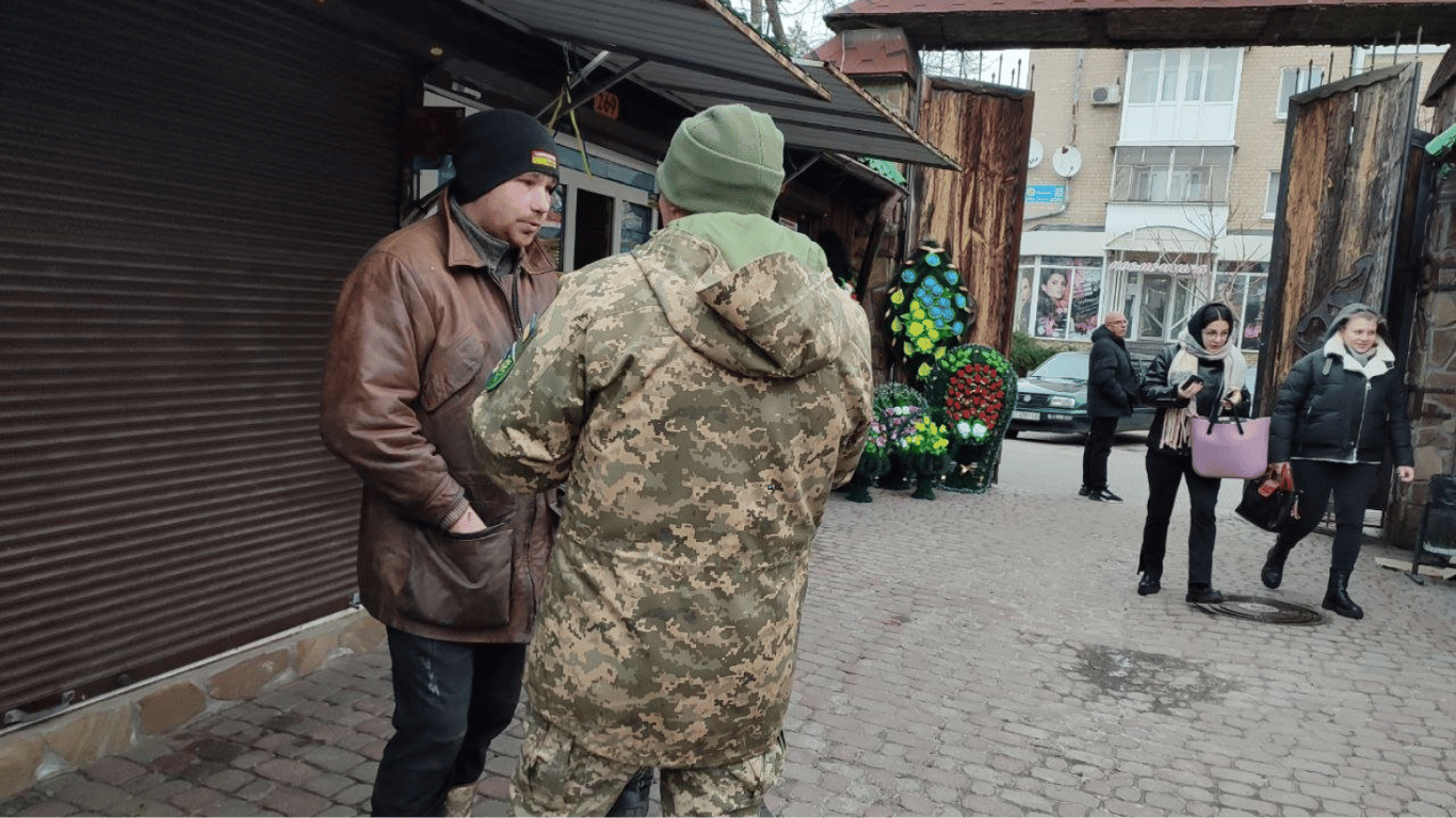 Ukrainischer Ombudsmann kritisiert Vermummung bei Einberufungen