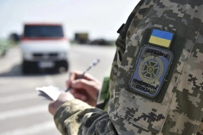 Чоловіки 18-22 року не ринули за кордон: дані Держприкордонслужби