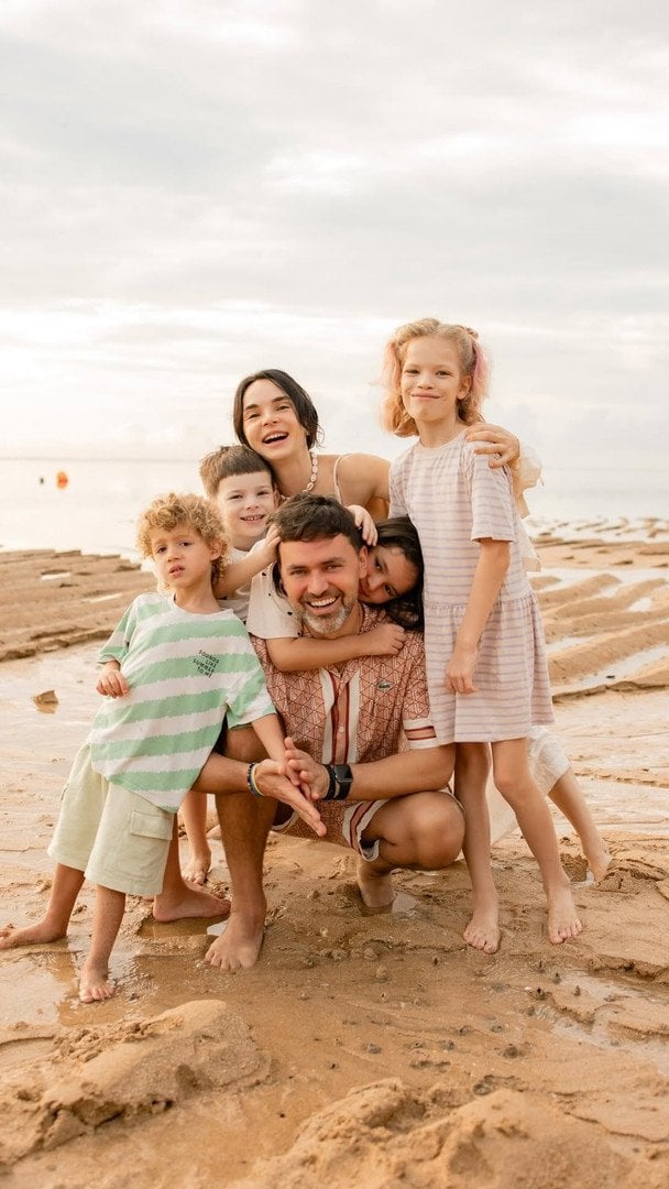Timur Miroshnychenko with family in Bali