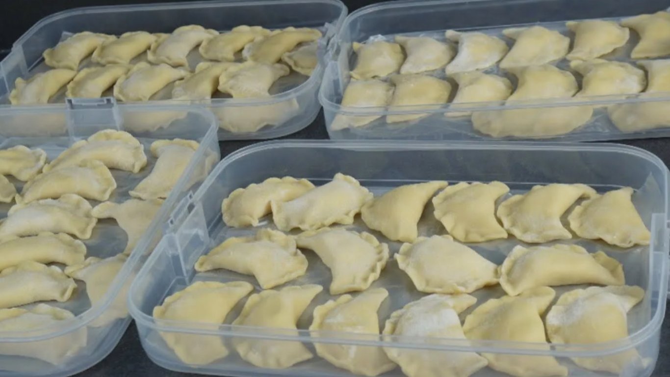 Pierogi z zaskakującymi nadzieniami: dwie propozycje na deser z twarogu