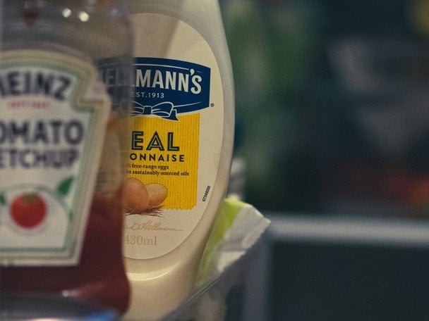 Ketchup i majonez: jak długo można przechowywać otwarte sosy w lodówce