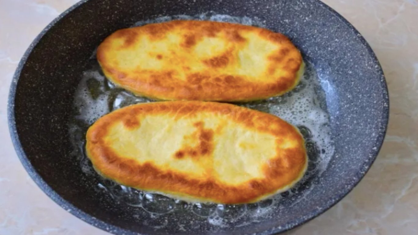 Jak upiec idealne, cienkie pierożki na kefirze z ziemniakami?