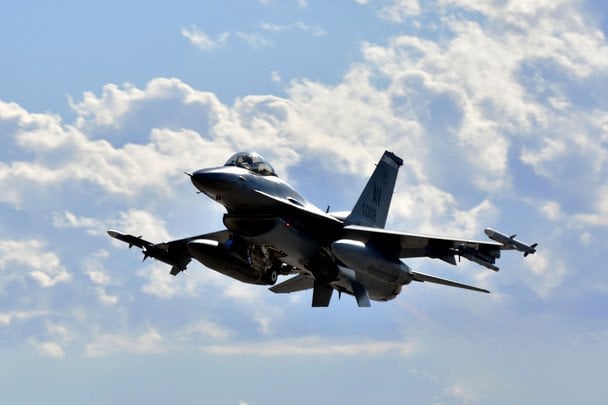Румунія підняла F-16 через загрозу