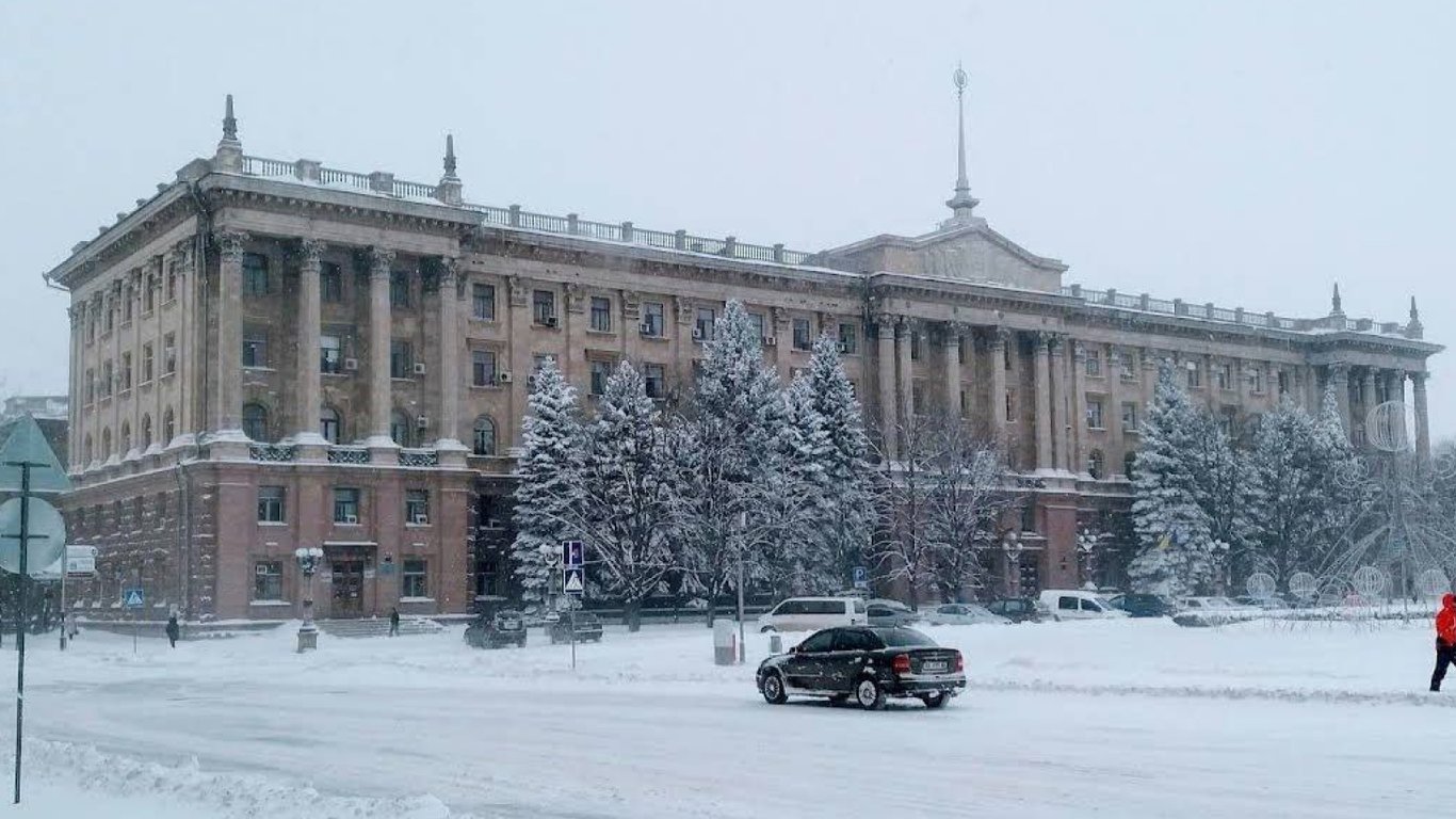 Миколаїв під обстрілами, життя триває