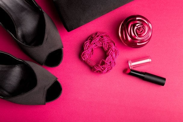 Trzy podstawowe akcesoria do idealnego wyglądu: co powinno znajdować się w garderobie
