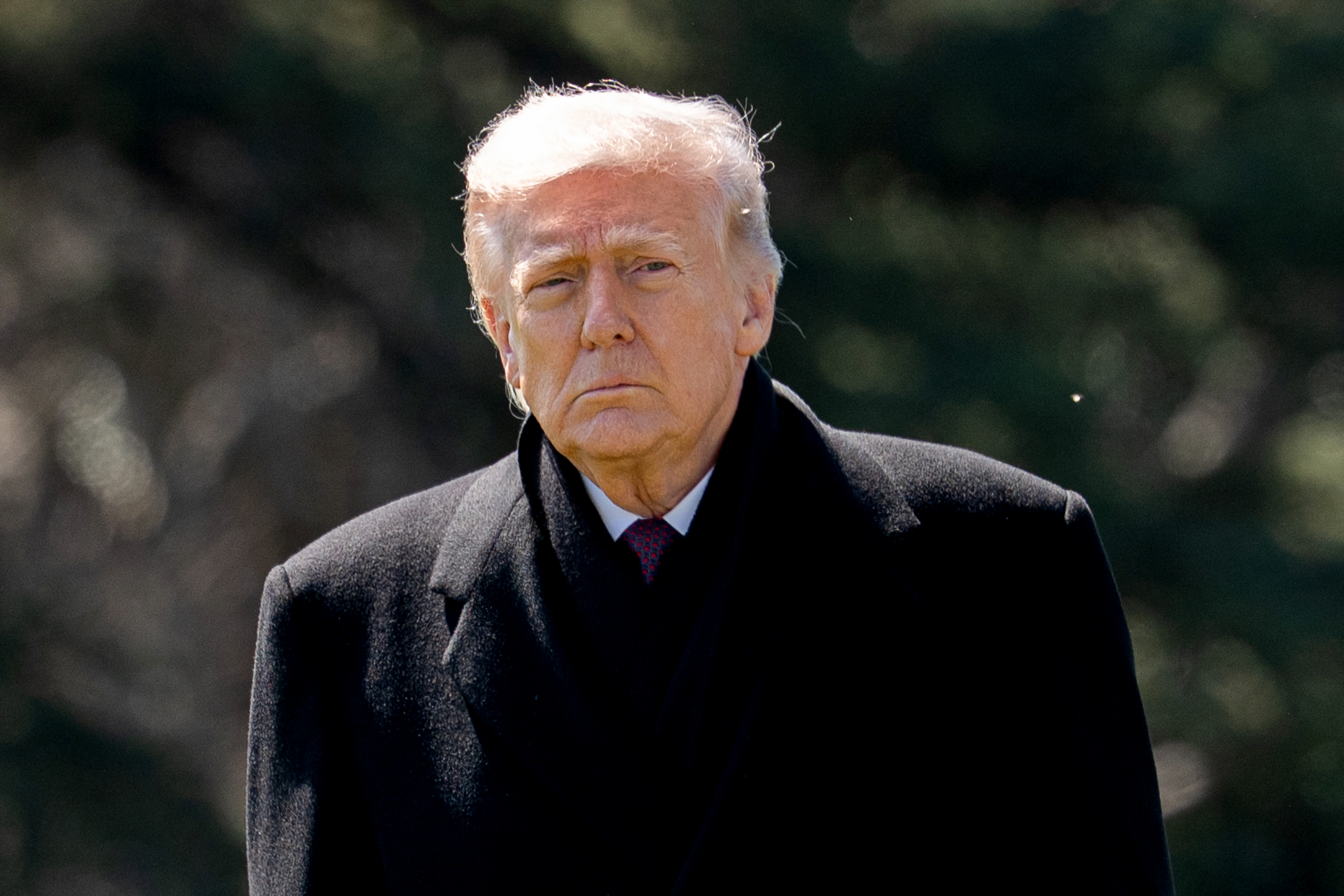 Золота монета з Трампом до ювілею