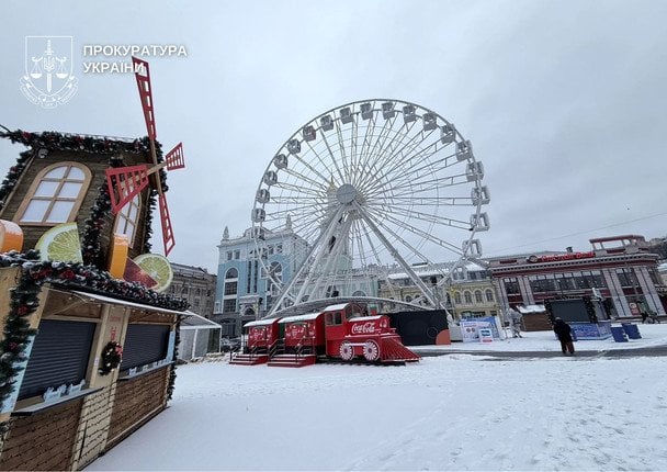 Przyszłość karuzeli na Kontraktowym Placu niepewna. Sądy i władze szukają wyjścia