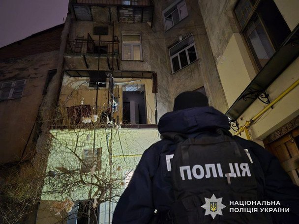 Двое студентов пострадали при взрыве газа в жилом доме Львова