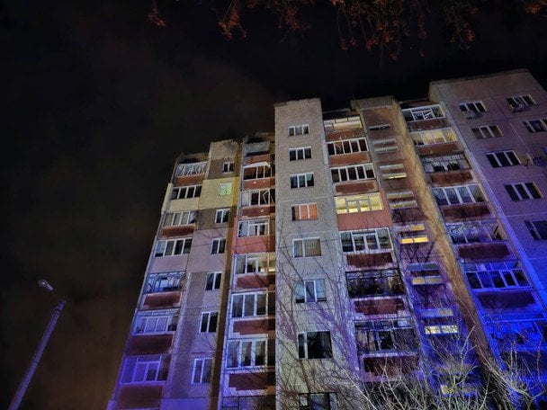 Російський дрон влучив у житловий будинок у Чернігові: є постраждалі