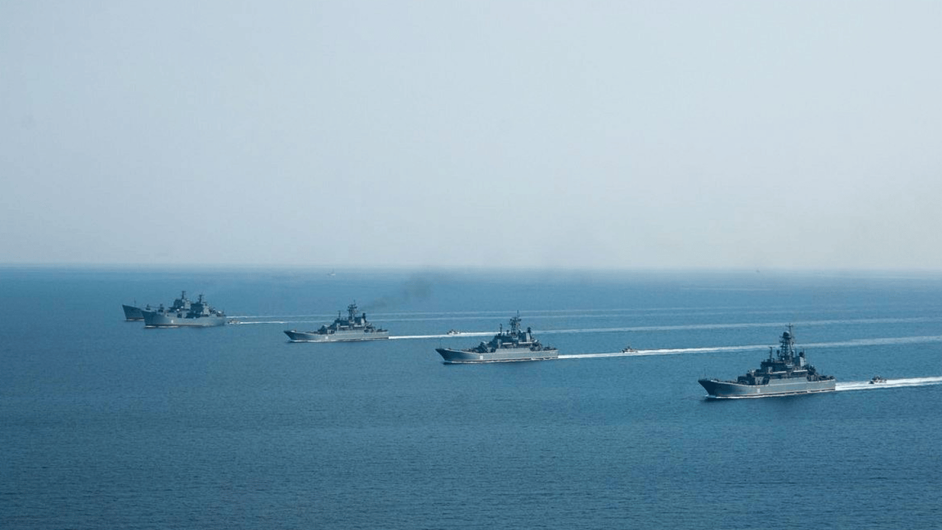 Російські кораблі у Чорному морі