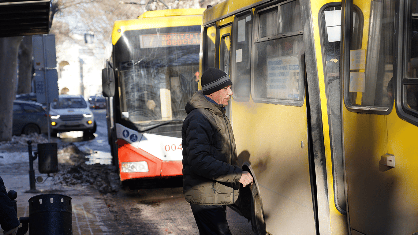 Seniorzy w Ukrainie: darmowe przejazdy tylko w wybranych środkach transportu
