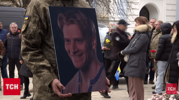 Актор Слуги народу Іван Кононенко похований у Києві через рік після загибелі на Курщині