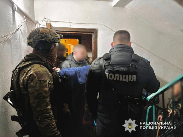 Военный стреляет в Павлограде