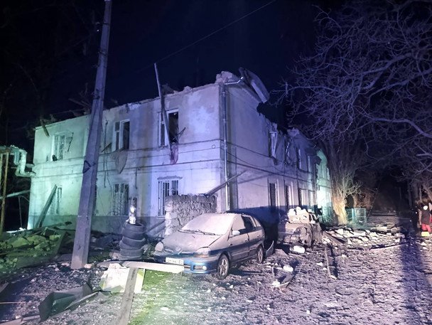 Одесса под ударом: в результате обстрела повреждены жилой дом, школа и детский сад