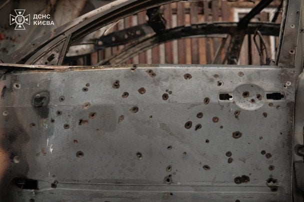 Россия атаковала Киевщину дронами: в Вышгороде горят многоэтажка и дома