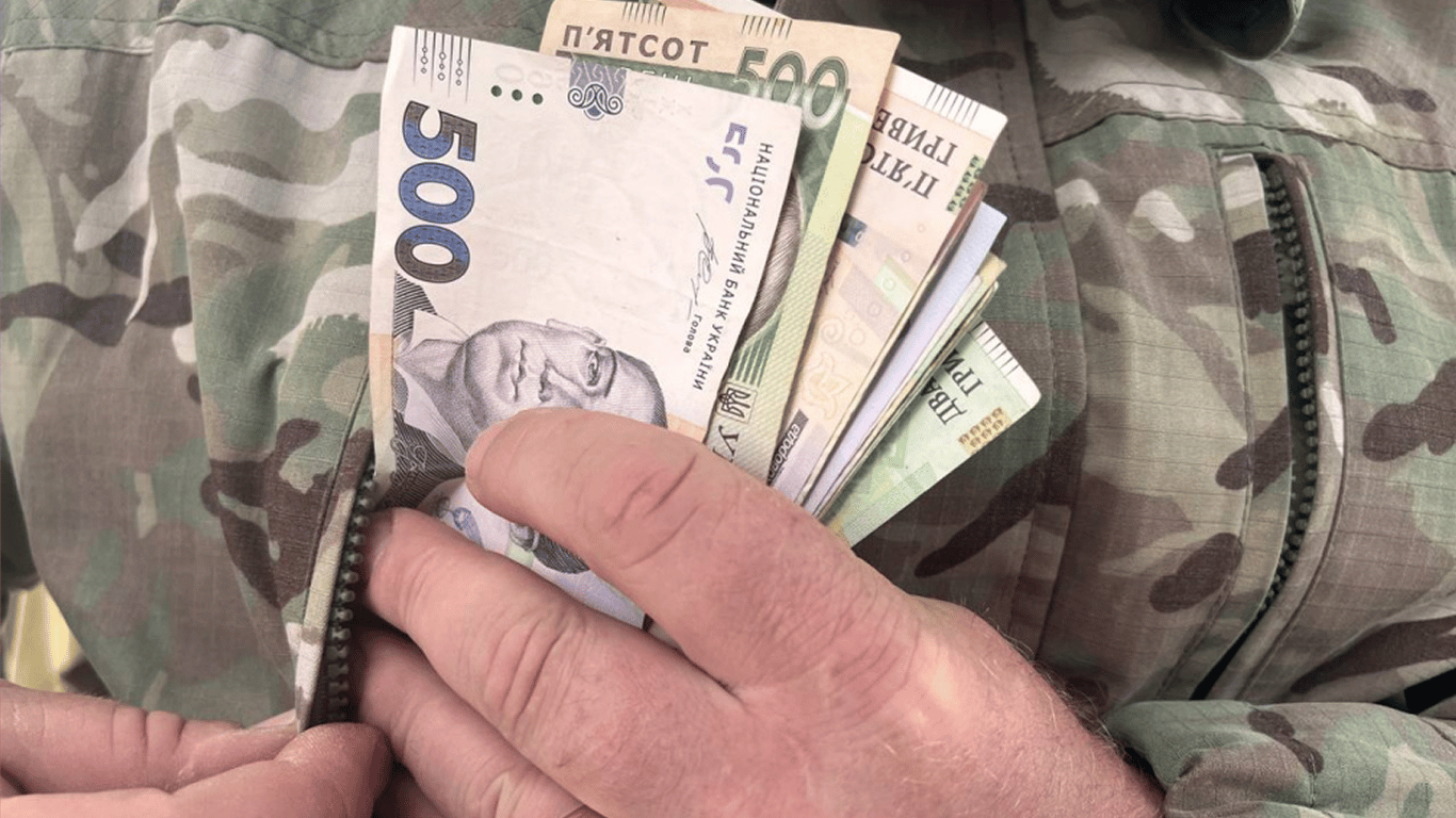 Зарплаты военных и гражданских в ТЦК