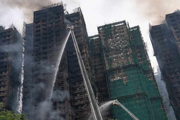 Пожар в Гонконге: 55 погибших, сотни пропавших без вести