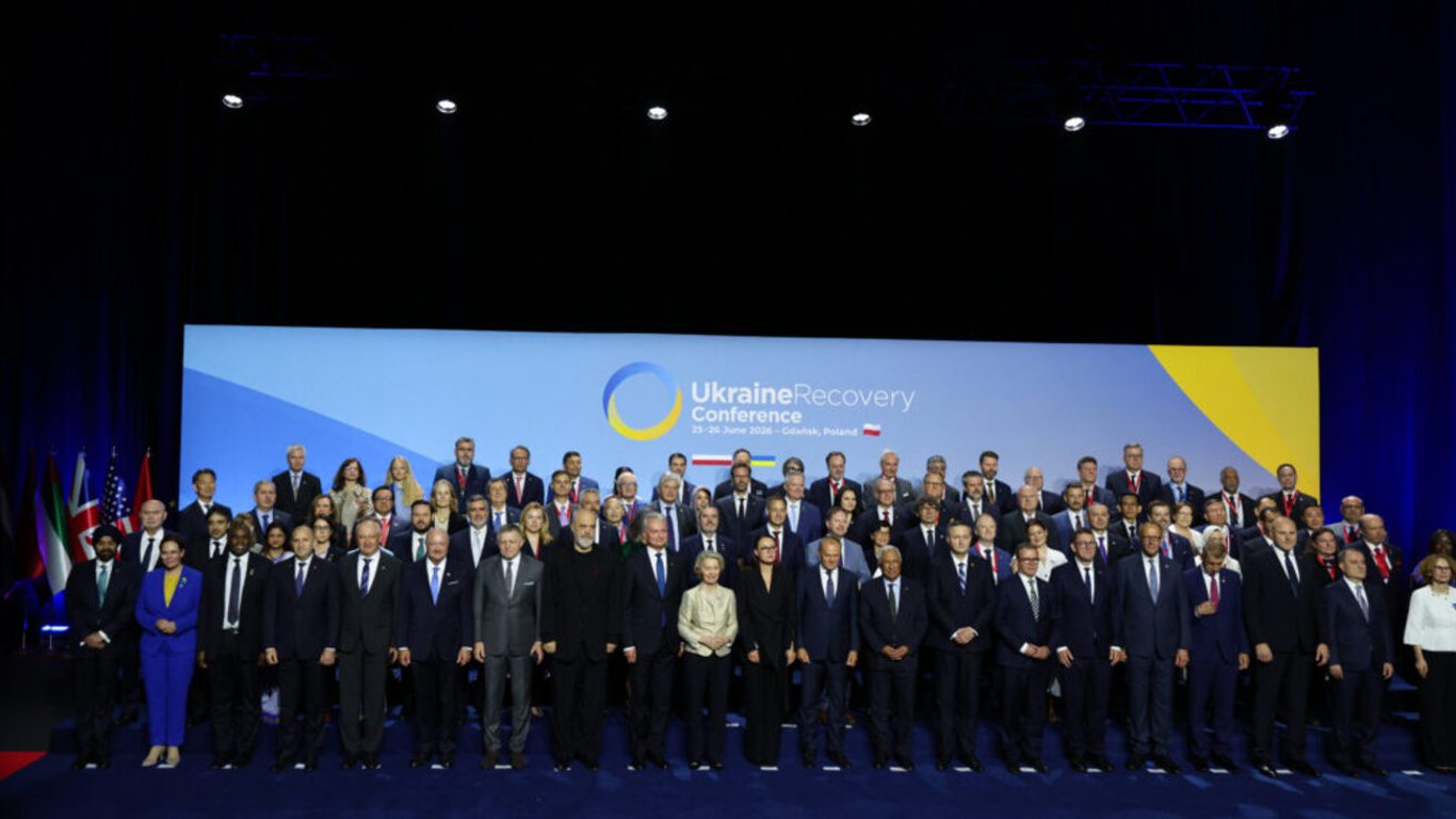 Підписання угод для України