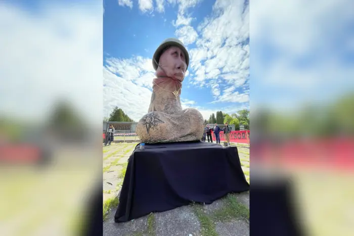 Caricature of Putin in Warsaw