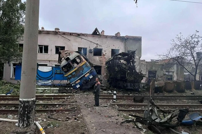 Die Ukraine hat die Eisenbahn angegriffen: Wie die Ukrzaliznytsia den Zugverkehr wiederherstellt