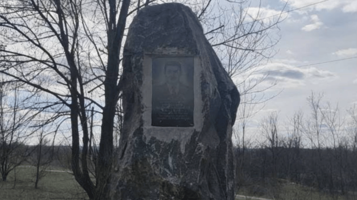 Warum das Denkmal für Mischka Japontschik nicht abgerissen wird