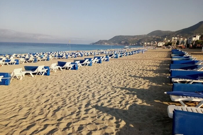 Empty Beaches and Hotels: Experts Explained Why Turkey's Resorts Are 'Dying'