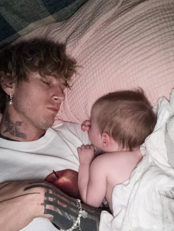 Machine Gun Kelly с дочерью и Меган Фокс