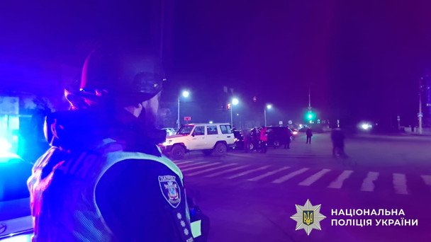 Раненые полицейские после взрыва