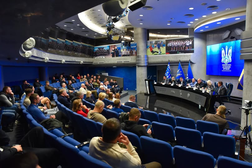 Футбольні клуби України об'єднуються проти договірних матчів: деталі зустрічі