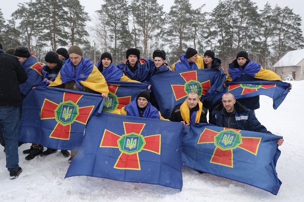 Повернення українських захисників додому