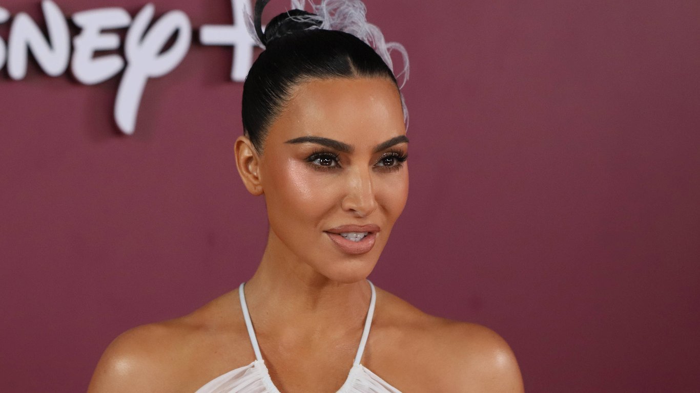 Kuchnia Kim Kardashian: jak Axel Vervoordt wykorzystał biofilię do stworzenia przytulnej przestrzeni