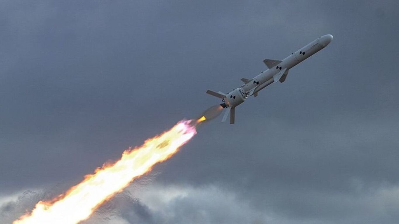 Нічні вибухи ракет у Києві