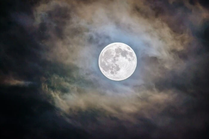 Mondkalender für Juni 2025: Wann tritt der Vollmond und Neumond ein?