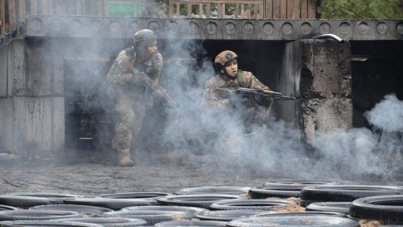 Військовослужбовець ВОС на чергуванні