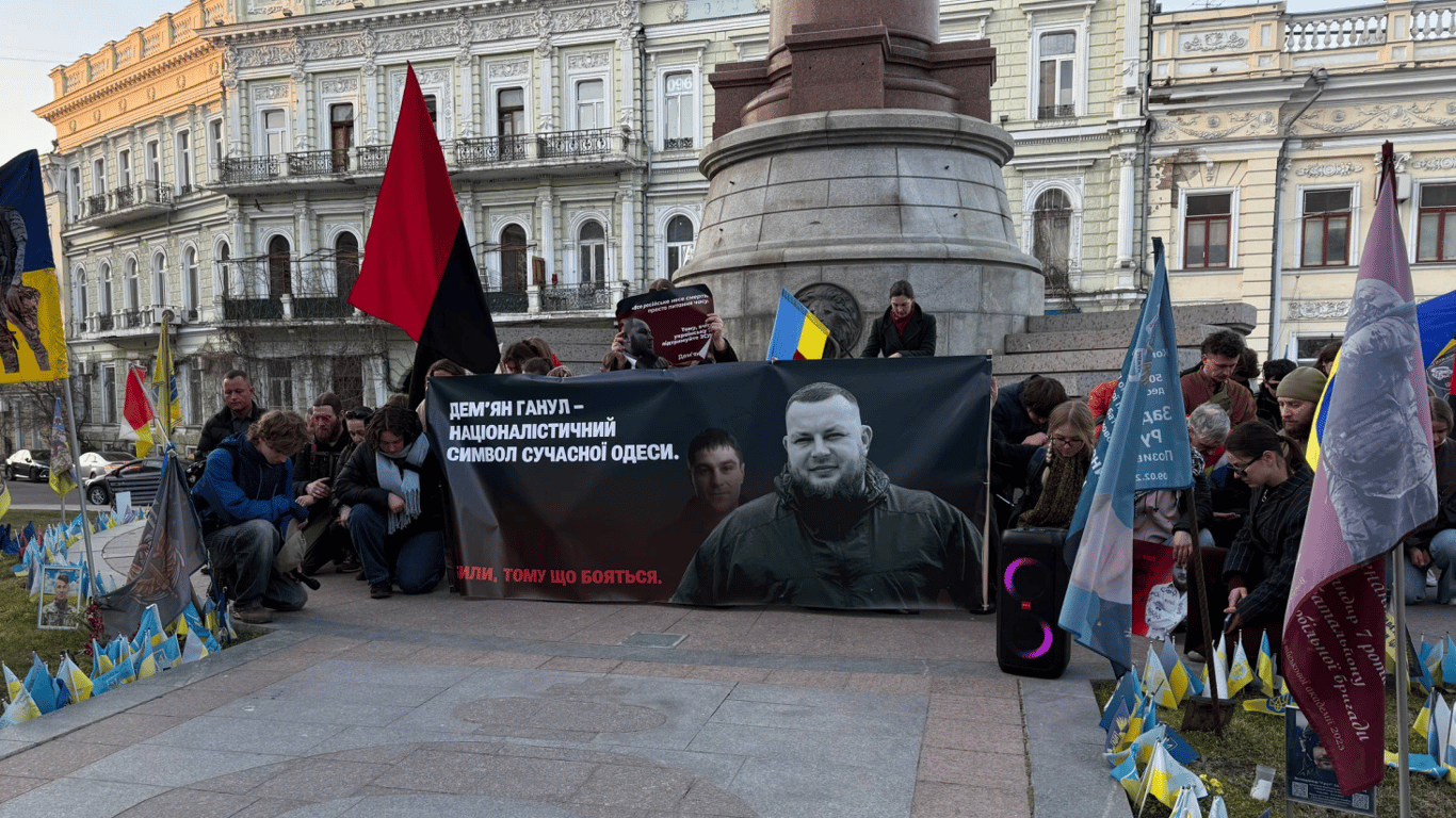 Rocznica śmierci aktywisty w Odessie: ulice miasta wypełnił marsz ku czci Demiana Hanula