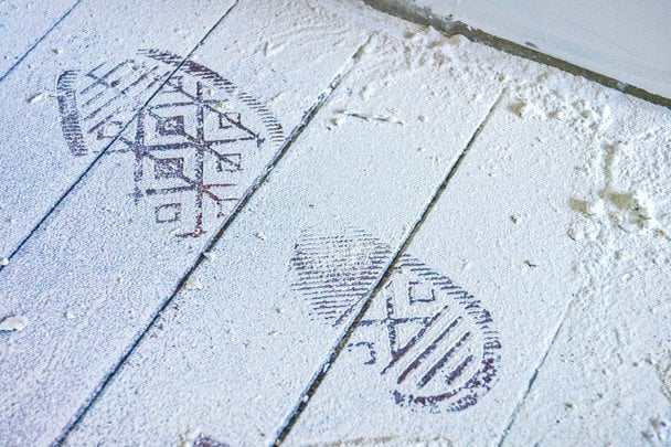 Słyszycie kroki w pustym pokoju: ludowe przesądy i wyjaśnienia ekspertów