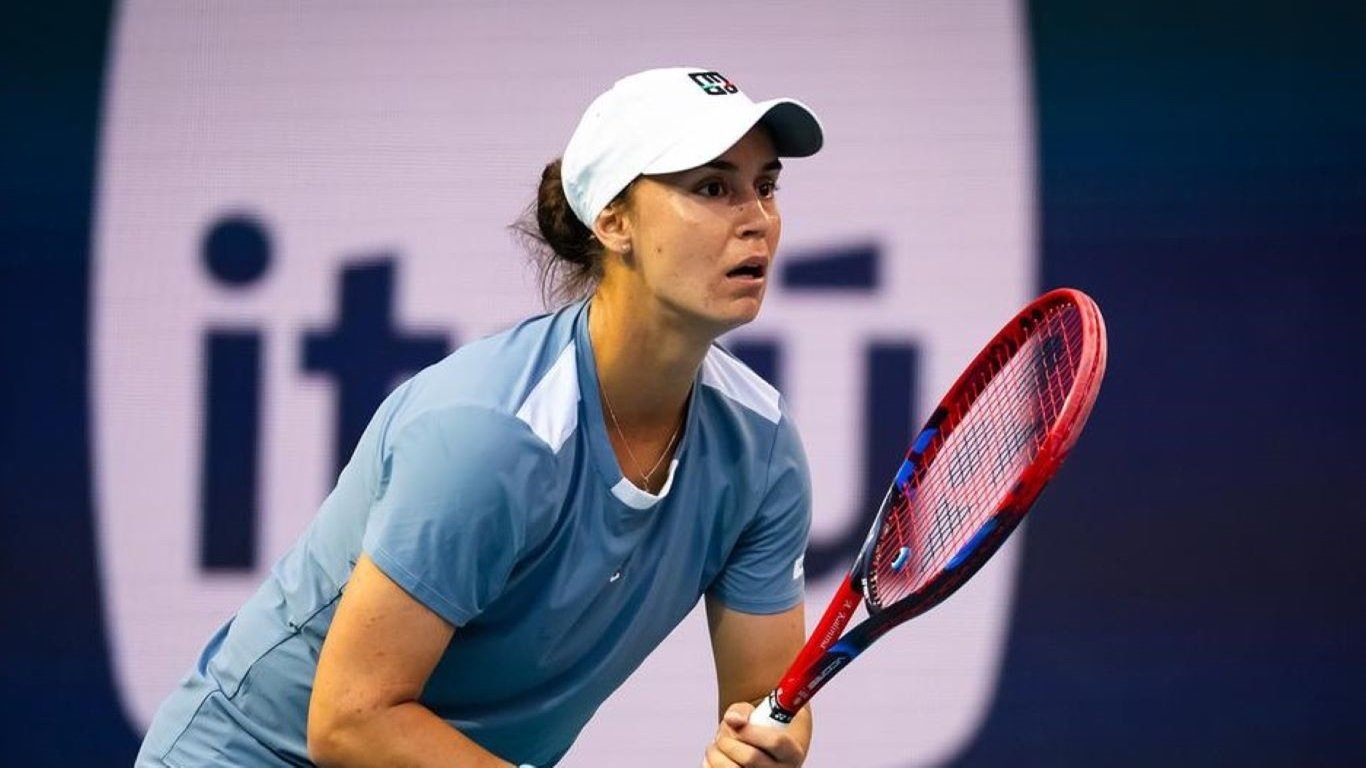 Ангеліна Калініна з трофеєм WTA 125
