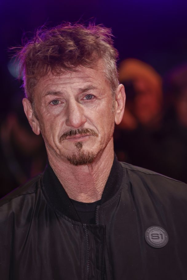 Sean Penn with Oscar from train car