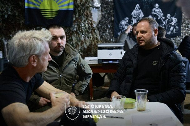 Шон Пенн с военными на Донетчине